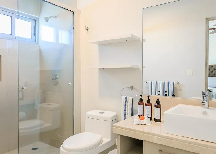 New In Residential Area With Amenities & 24hr Security Apartment