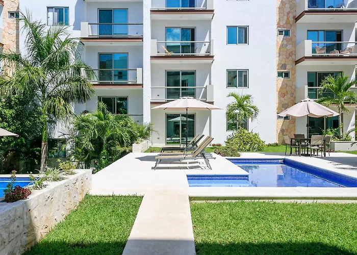 New In Residential Area With Amenities & 24hr Security Apartment *